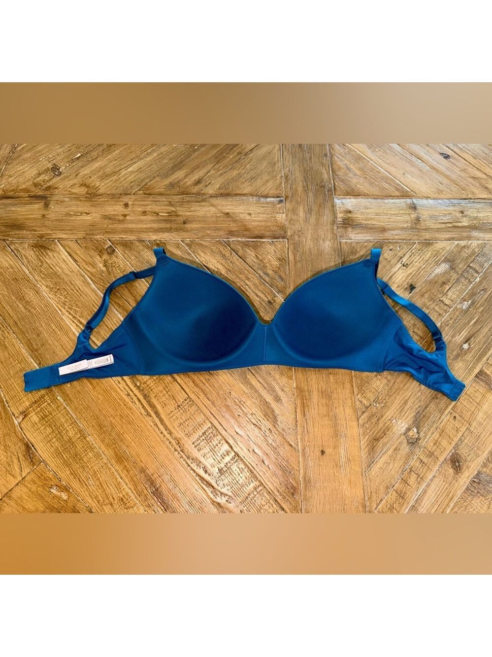 Victoria’s Secret t shirt lightly lined wireless bra - 36DDD / very nice